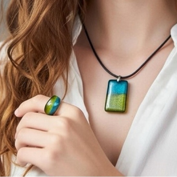 Murano Blue and Green Glass Necklace and Ring Size 7-7.5 - Picture 3 of 3